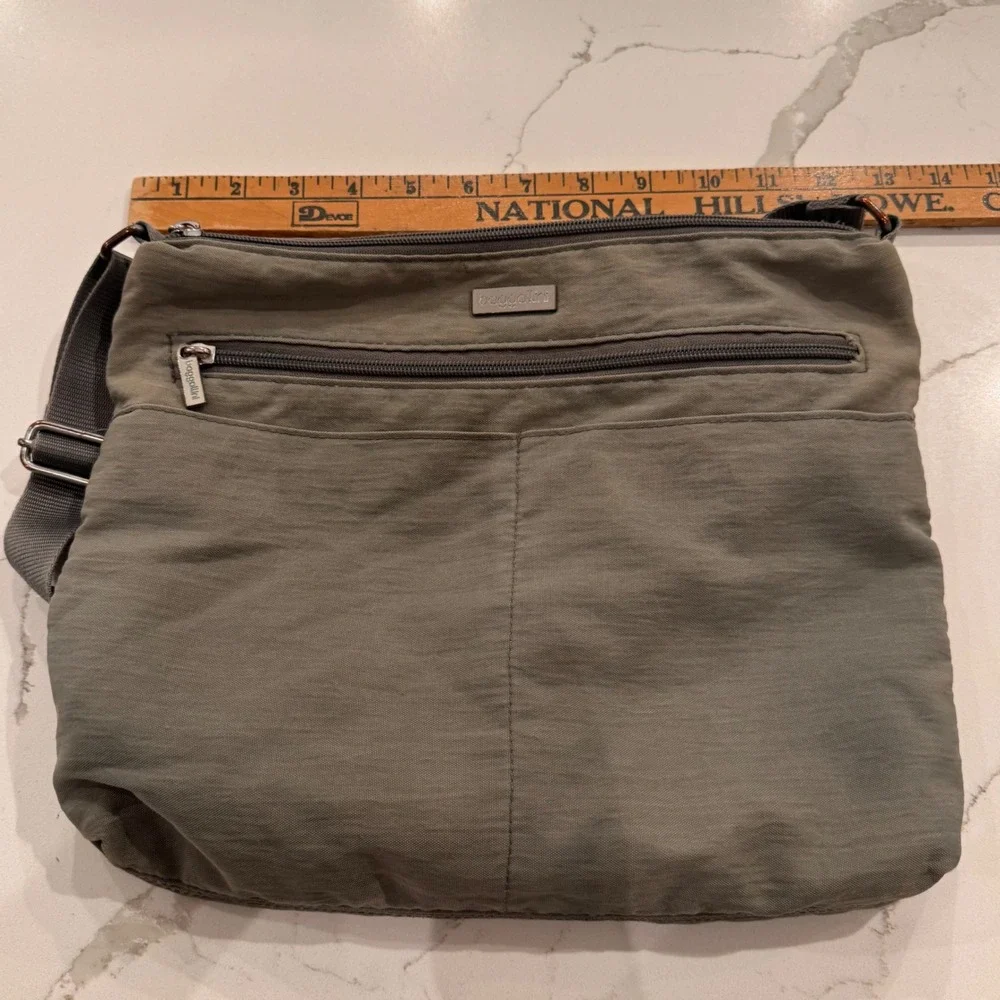 Baggallini Crossbody Bag Olive Green Nylon Travel Messenger Shoulder Bag Pocket